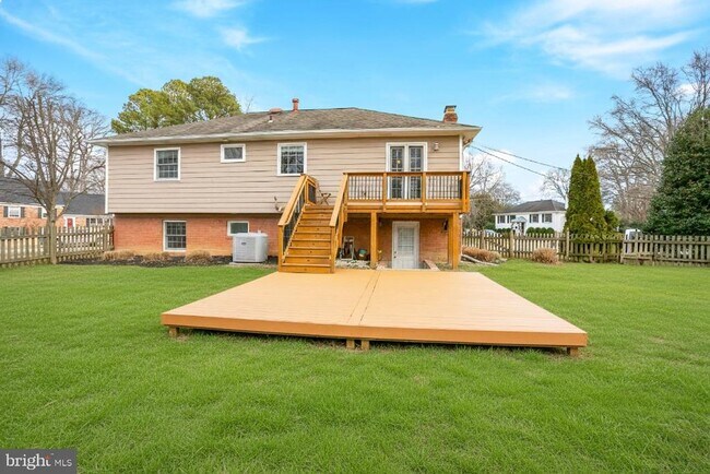 Building Photo - 8300 Midwood St