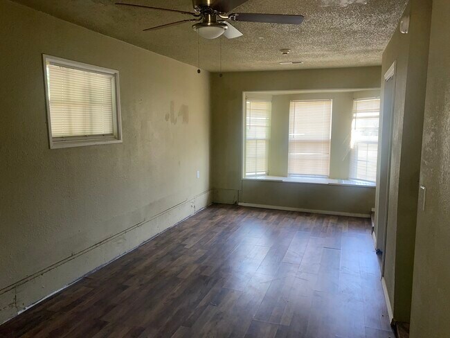 Building Photo - 316 E Jarman Dr