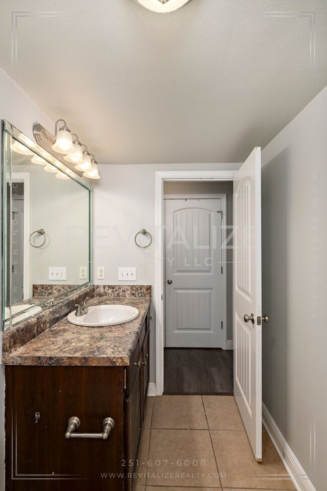 Building Photo - Charming 2 Bedroom/2 Bathroom Condo in Dap...