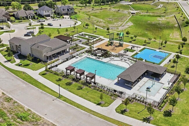Building Photo - 508 Green Grass Dr