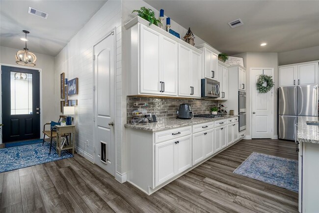 Building Photo - 31403 Raleigh Creek Dr