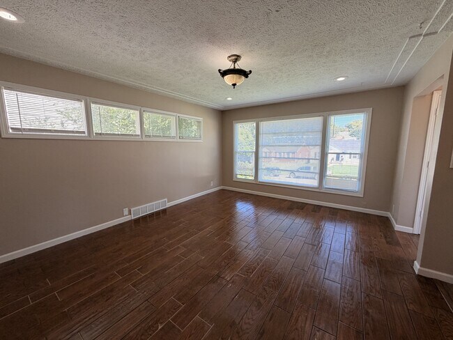 Building Photo - 6504 N 33rd St