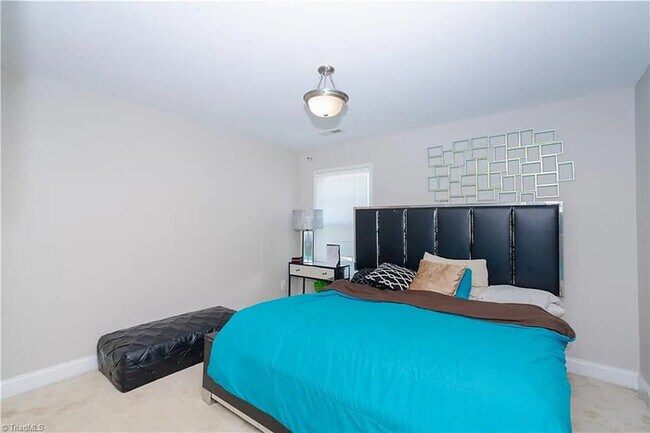 Building Photo - Lease to Own