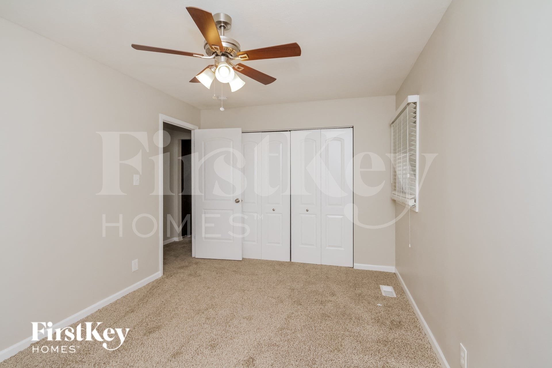 Building Photo - 823 Oriole Dr