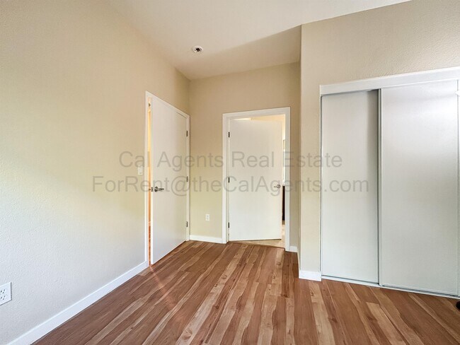 Building Photo - 203 Palisade Dr