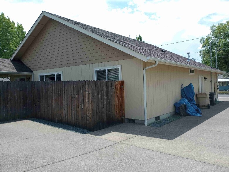 Building Photo - 1317 NW Conklin Ave