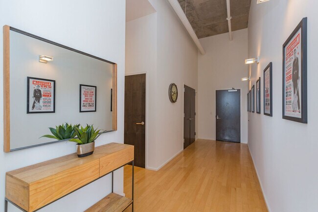 Building Photo - 2115 Yeaman Pl