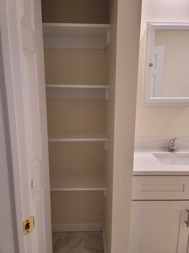 Building Photo - 27 Lear Ct