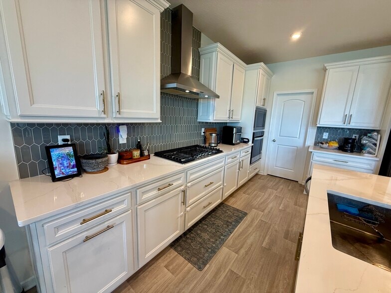 Kitchen - 2062 Broccoli Dr