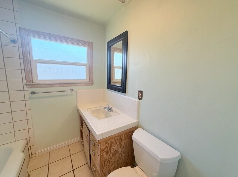 Building Photo - 3021 Oleander Ave