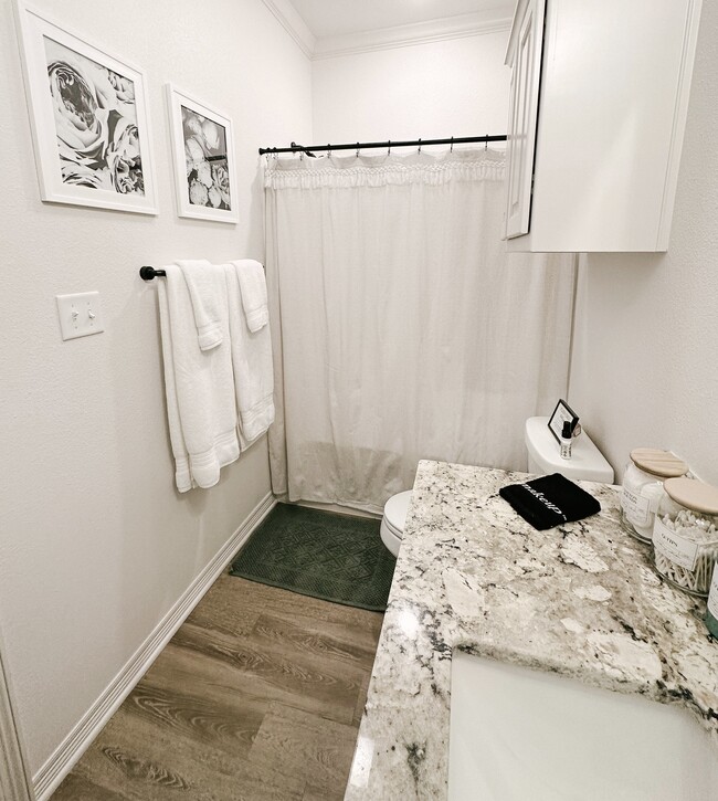 Bathroom - 8508 Lakeway Dr