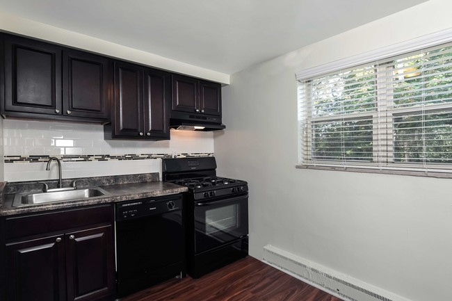 Renovaed Kitchens - Cloverleaf Village