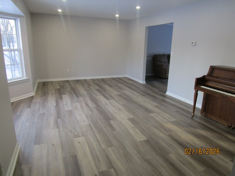 Building Photo - 465 Pfister Rd