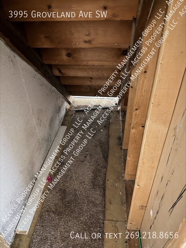 Building Photo - 3995 Groveland Ave SW