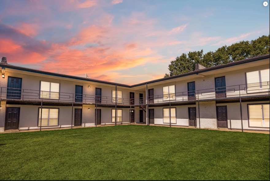 Building Photo - Macon Manor