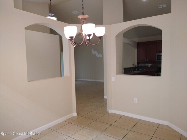 Building Photo - 490 Bismarck Way