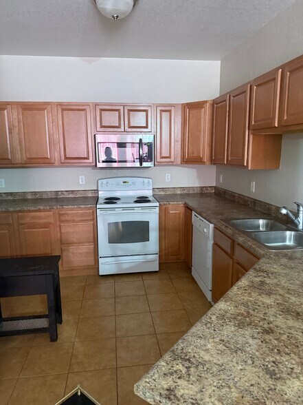 Building Photo - 2468 Thunder Mountain Dr