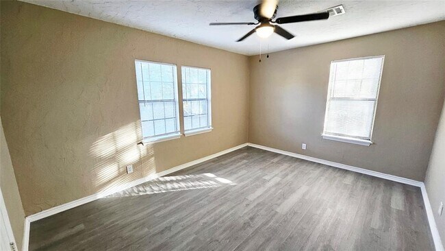 Building Photo - 4110 SE 11th St