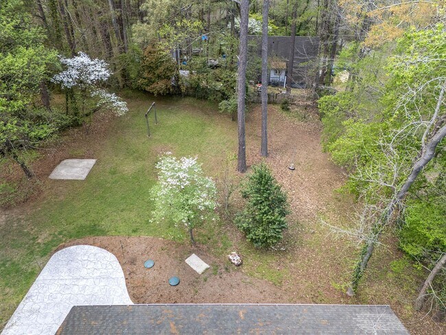 Building Photo - Ranch Three Bedrooms with Fenced in Yard Available April - Move in Ready!