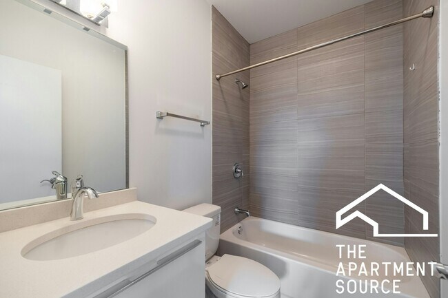 Building Photo - 2700 W North Ave