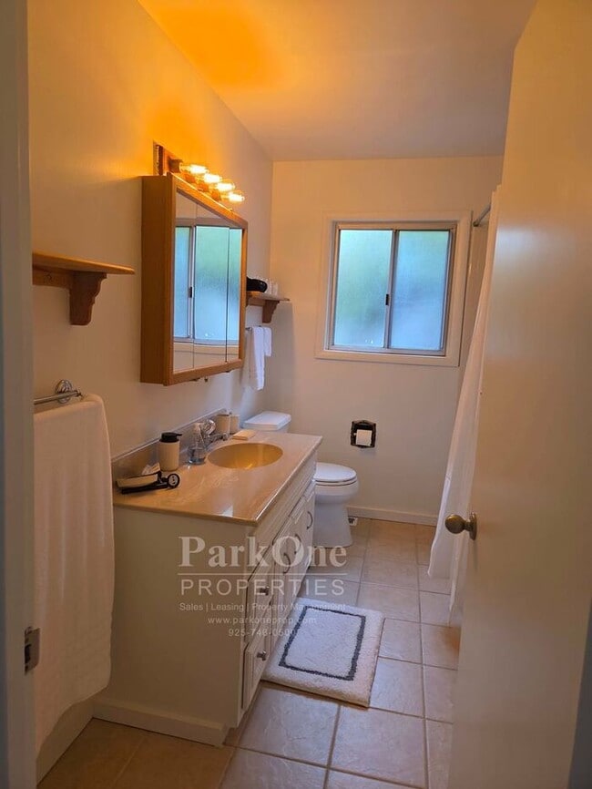 Building Photo - Super Cute Carmel Home Available for Long ...