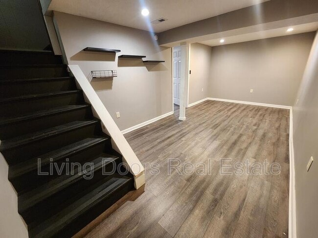 Building Photo - 837 Peach St