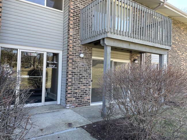 Building Photo - 16W525 Mockingbird Ln