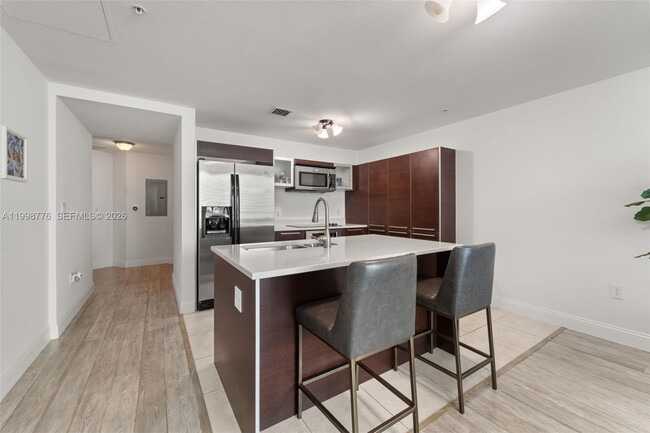 Building Photo - 1900 N Bayshore Dr