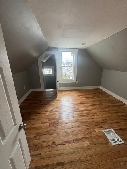 Building Photo - 478 Shelton Ave