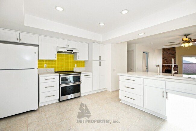 Building Photo - 1508 Lakeside Ln