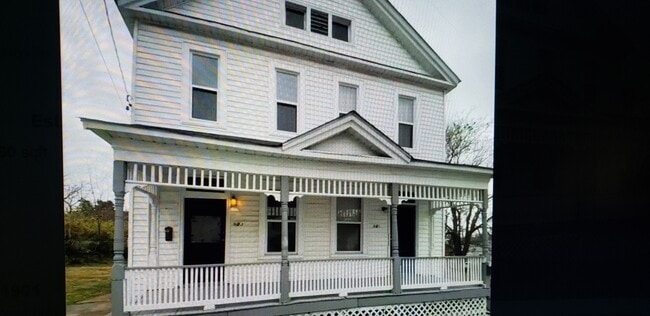 Side by side duplex with old school charm - 921 E 7th St