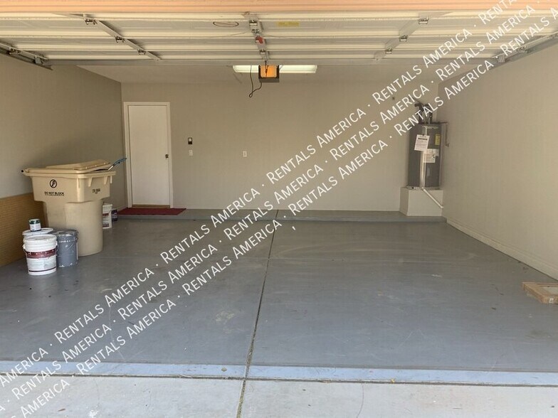 Building Photo - 7471 W Lone Cactus Dr