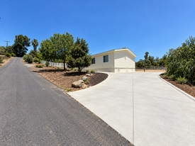 Building Photo - 2605 1/2 Kauana Loa Dr