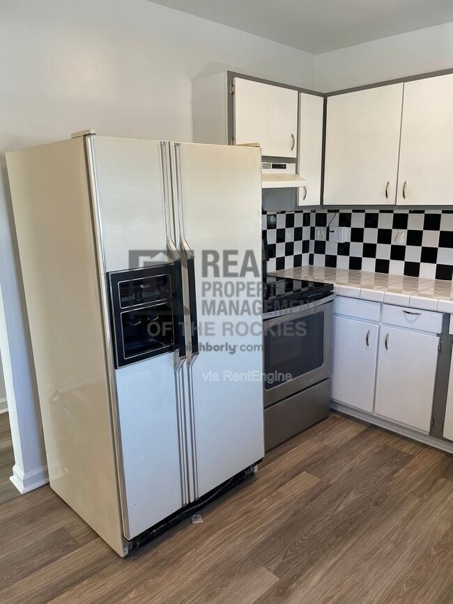 Building Photo - 833 30th Ave Ct