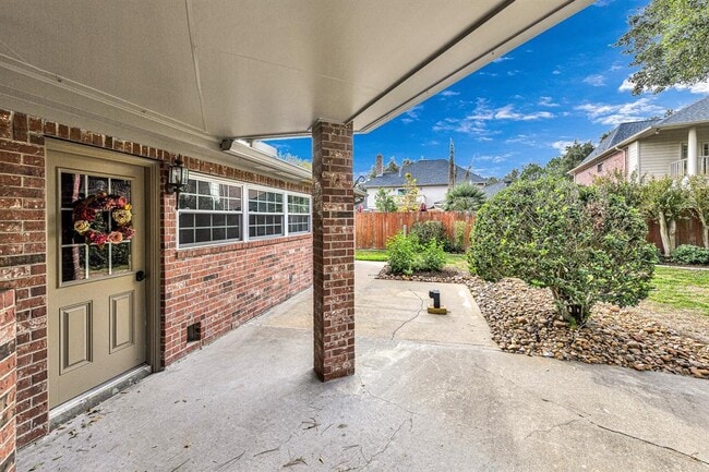 Building Photo - 22319 Fairbay Dr