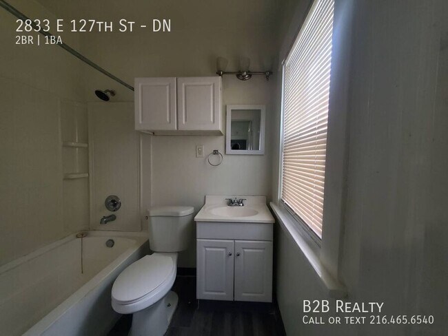 Building Photo - 2833 E 127th St