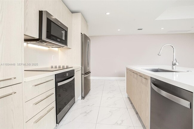 Building Photo - 2000 Metropica Wy