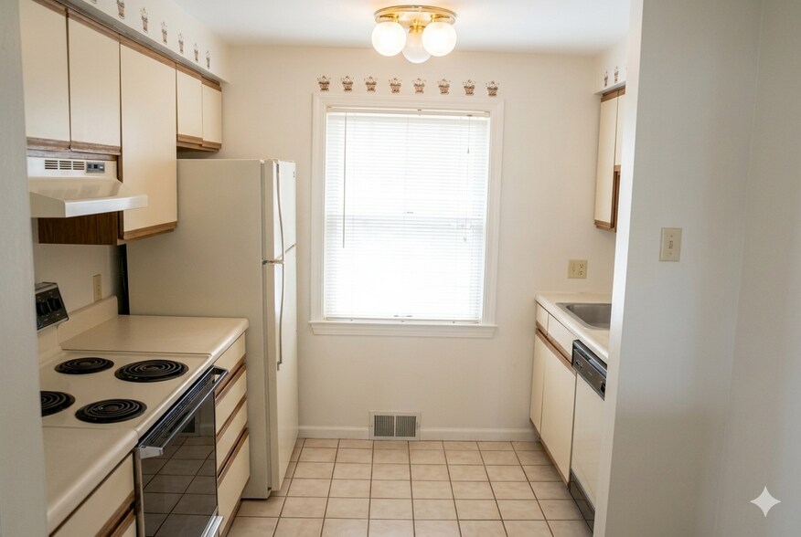 Kitchen - 629 Windsor Ave