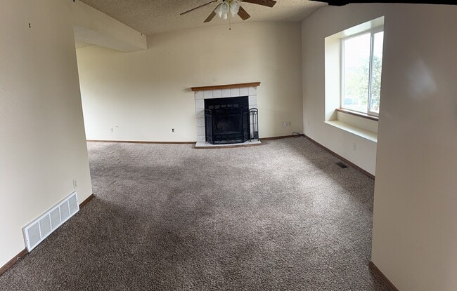 Building Photo - 6465 Chantilly Pl