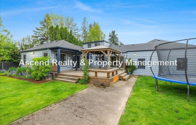 Building Photo - Available NOW! 3 Level 4bed/3bath Convenie...