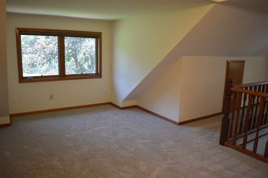 Building Photo - 7014 University Ave