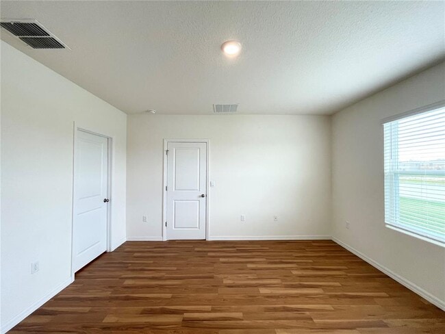 Building Photo - 35759 Sunflower Hl Dr