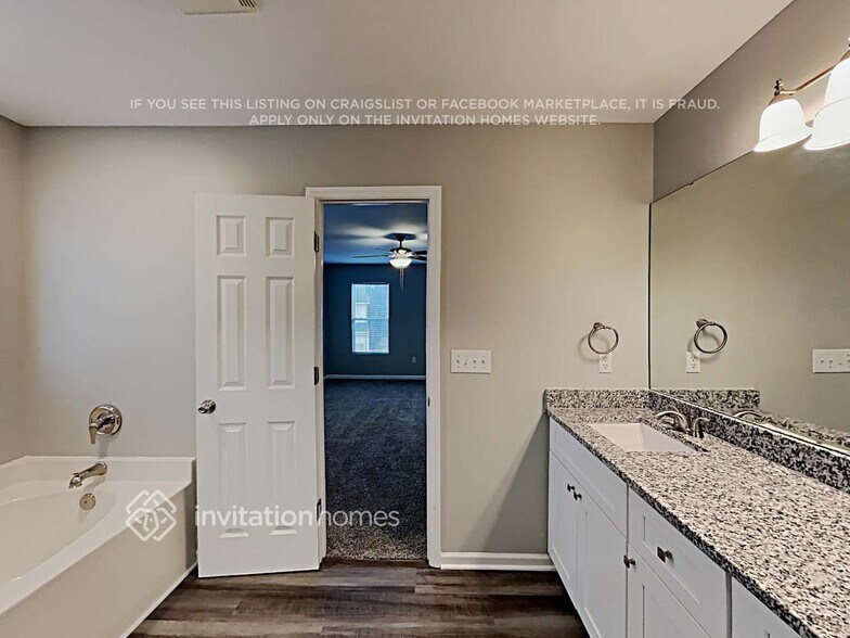 Building Photo - 700 Marjam Ln