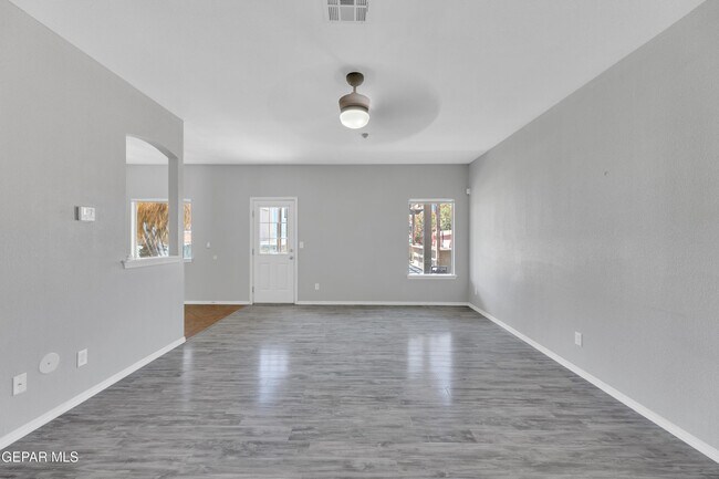 Building Photo - 14378 N Cave Dr