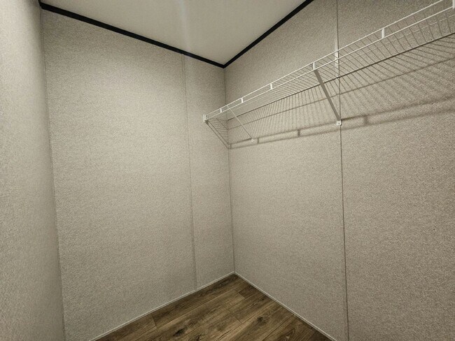 Building Photo - 511 Suwanee Dr