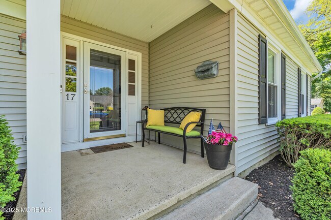 Building Photo - 17 Acorn Dr