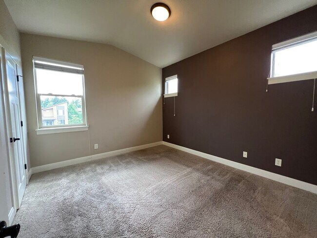 Building Photo - 14265 SW Burlwood Ln