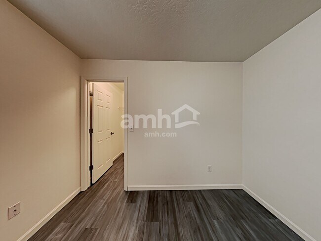 Building Photo - 4454 N Longabaugh Way
