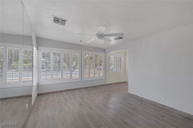 Building Photo - 1720 Eastwood Dr