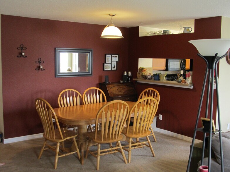 dining area - 14300 Waterside Ln